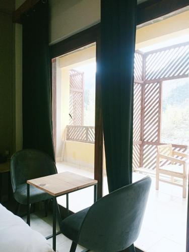 BONO MOTELS - Photo 1