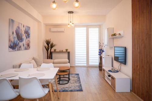 New 1 bedroom apt in Skopje city center - Free parking, Skopje