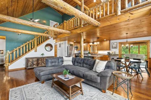 Hot Tub. Pool Table. Game Room. Fire Pit. Pets OK! in Edinburg, USA