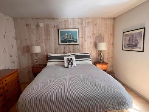 Bluebird Cottage - Large all season getaway in Jamaica, USA