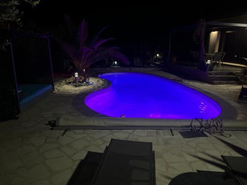 Partie de villa moderne avec piscine En option jaccuzi dans espace détente indépendant