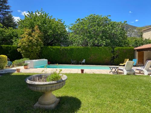 Appartement en Provence-Lubéron - piscine et calme