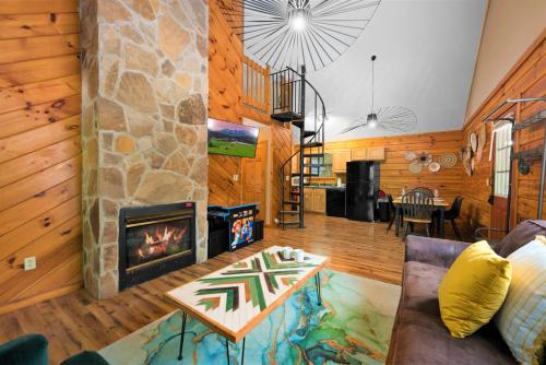 Fall Wonders - Dollywood at 2 min & Heated Pool, Sevierville
