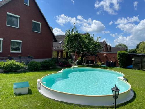 Dārzs, Apartment mit Garten und Pool in Ostseenähe (Apartment mit Garten und Pool in Ostseenahe) in Ahrensbök