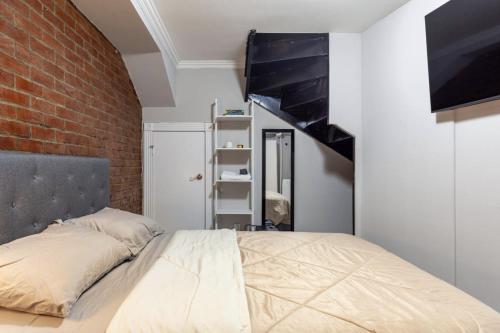 Private Room at a 3 bedroom Apt at the heart of East Village - shared apartment, Нью-Йорк (фото 2)