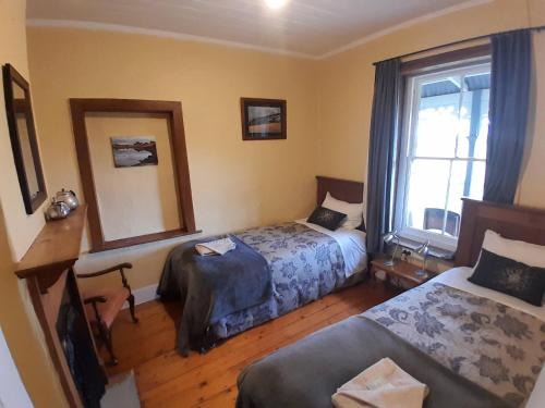 2 twin beds