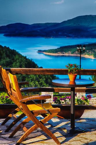 Balcony/terrace, Χρυσοπελεια - Chrisopeleia Lake View in Neochorion