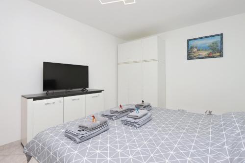 One-Bedroom Apartment with Terrace and Sea View image 10