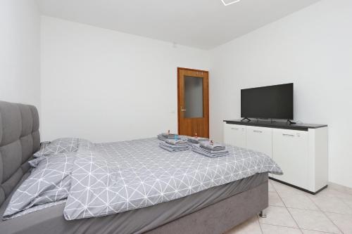 One-Bedroom Apartment with Terrace and Sea View image 9