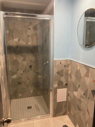 Quadruple Room with Shared Bathroom image 6