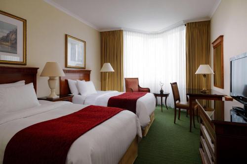 2 twin beds