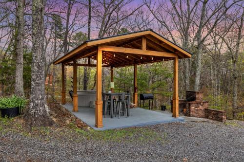 Bluff Mountain Bungalow home in Sevierville, USA