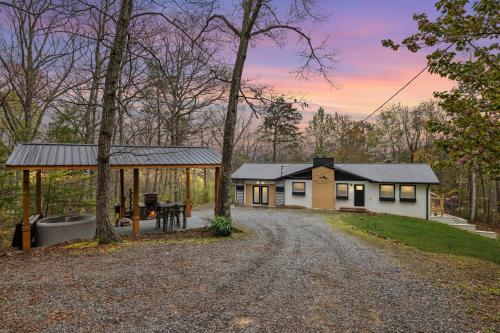 Bluff Mountain Bungalow home in Sevierville, USA