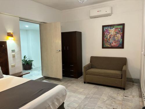 room detail thumbnail 2