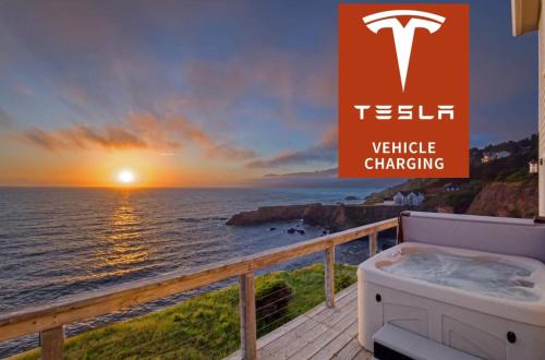 Exquisite Oceanview! Private Hot Tub! Oceanfront! Shelter Cove, CA Tesla EV station