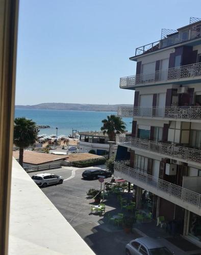 Beach, Rose Apartment in Crotone