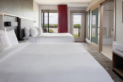 2 queen beds