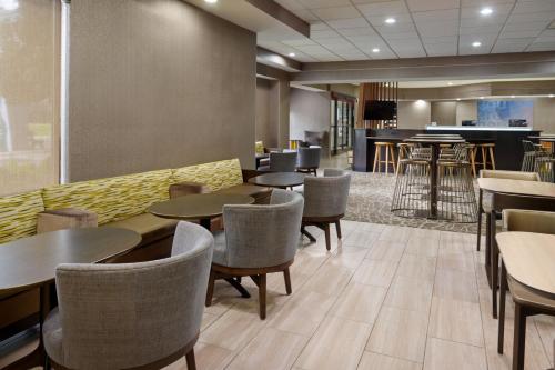SpringHill Suites Raleigh-Durham Airport/Research Triangle Park - image 6