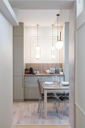 Central Loft in Piata Romana - Tap to explore photos