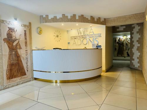 大堂, Willa Adonis in 斯威諾吉茨