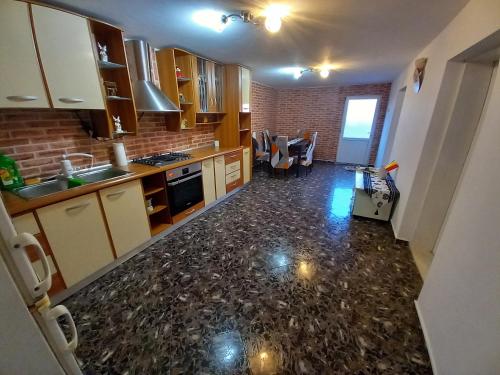 virtuve, casa de vacanta in Svinita
