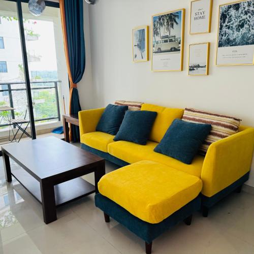 Cozy 2B1R condo Forest City near Raffles Marina