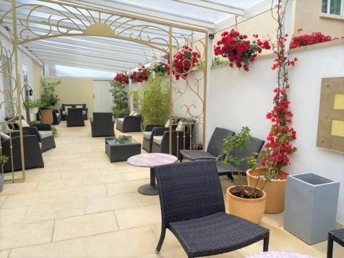 阳台/露台, 蒙蒂特拉内酒店 (Hotel Le Mediterranee) in 海耶尔