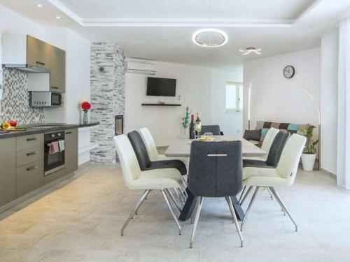 Létesítmények, Villa Dina Comfortable holiday residence in Strmac