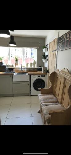 Newly Renovated 5 Star Cosy-Up Romantic Cottage Longleat & Centre Parcs 5 min 5