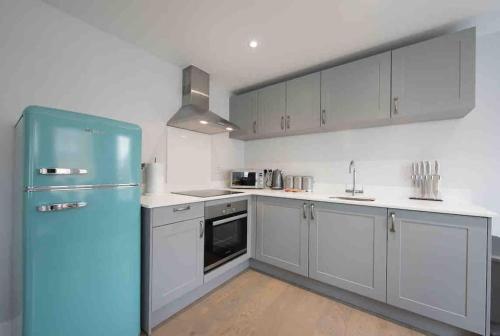 Modern,Bright and spacious 2 bed - Tap to explore photos