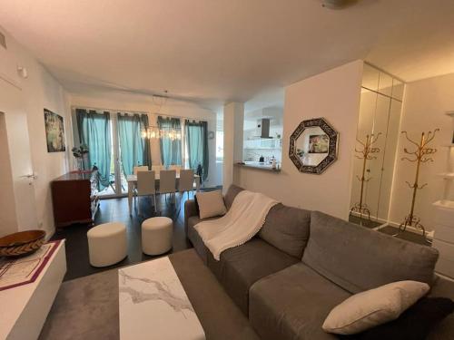 Elegant relax suite near Veron center fair lake Garda, Verona (fotografie 6)
