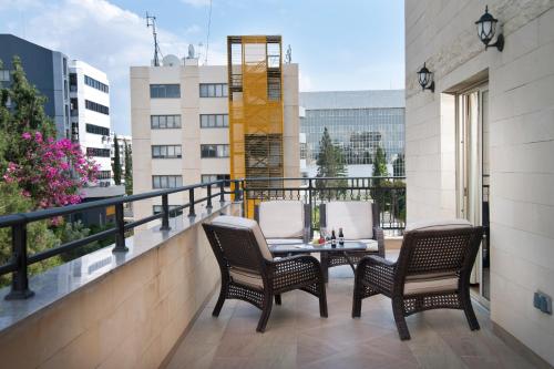 Executive Suite image 2