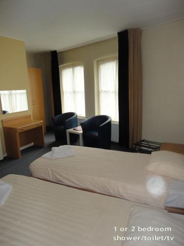 2 twin beds