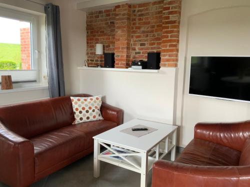 One-Bedroom Apartment image 8
