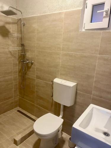 One-Bedroom Apartment image 4