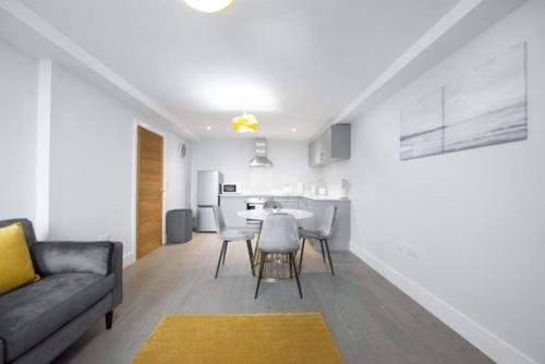 Cosy, Bright and Spacious Flat in Brentwood