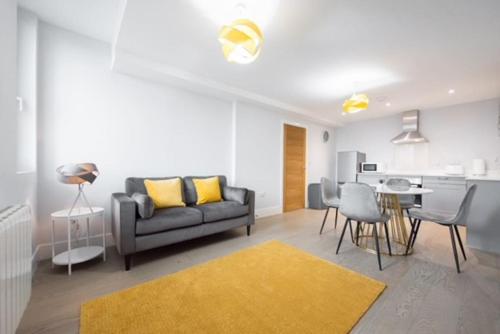 Cosy, Bright and Spacious Flat in Brentwood