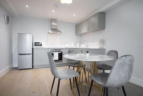 Cosy, Bright and Spacious Flat in Brentwood