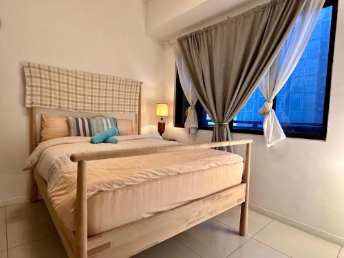 Charming Rustic Retreat with Cozy Interior and Sky Pool View Charming Rustic Retreat with Cozy Interior and Sky Pool View