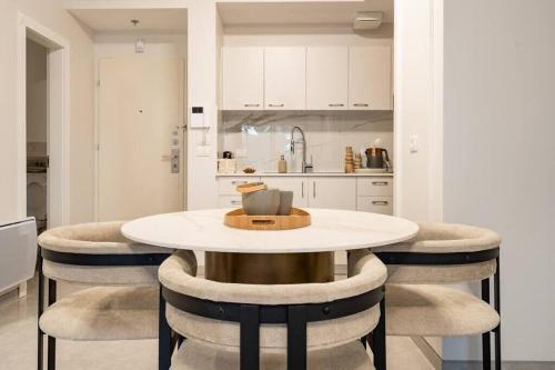 Luxurious Apt with Private Heated Pool City Center - image 10