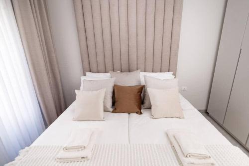 Luxurious Apt with Private Heated Pool City Center - image 14