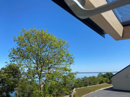 . Lough Corrib Lodge - with private access to lake