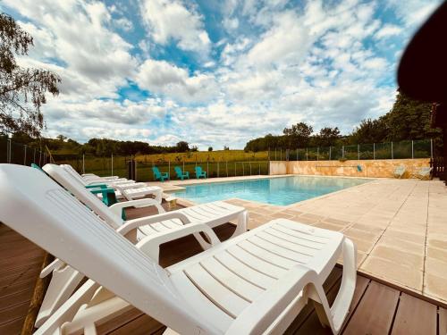 Ensemble 7 gîtes avec Piscines 50 couchages, Les Naudines Cottages gîte à louer Malveyrein