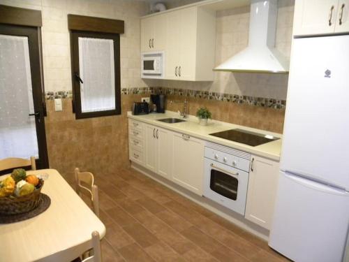 Kitchen, Casa Rural Paula in Zarzuela del Monte
