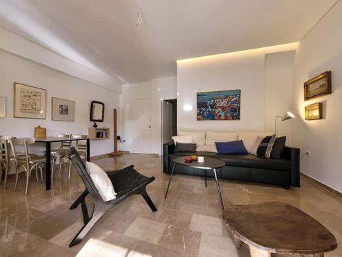 Charming veranda in Exarcheia, Athen
