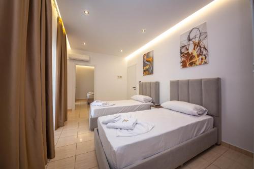 Hotel New Crystal with Private Beach – Ksamil, OR