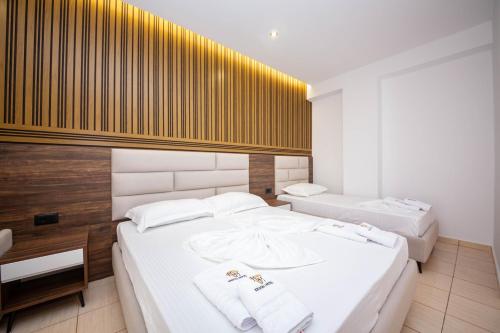 Hotel New Crystal with Private Beach – Ksamil, OR