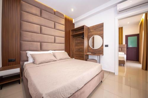 Hotel New Crystal with Private Beach – Ksamil, OR