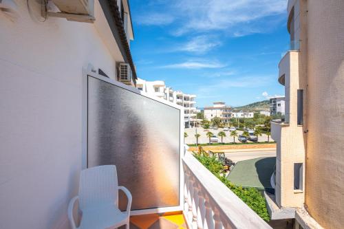 Hotel New Crystal with Private Beach – Ksamil, OR