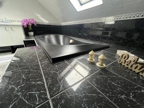 Bathroom, Cozy 3 bedroom bungalow in rural location in Ashwell